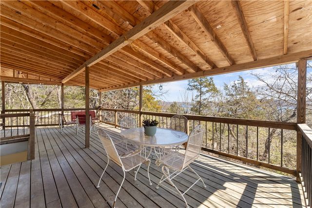 11021 Lathams Landing Road, Garfield, AR 72732