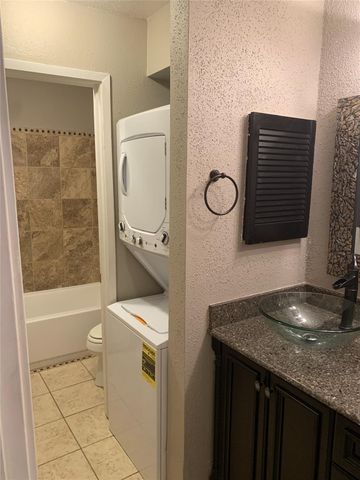 1100 Augusta Drive 18, Houston, TX 77057