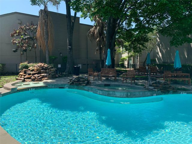 1100 Augusta Drive 18, Houston, TX 77057