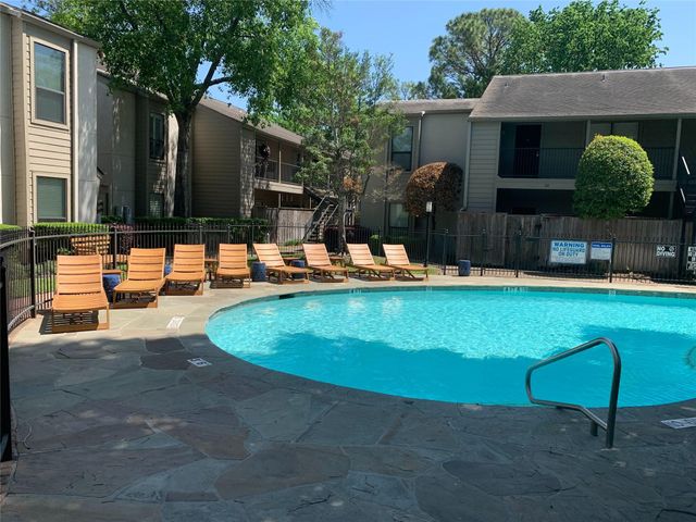 1100 Augusta Drive 18, Houston, TX 77057