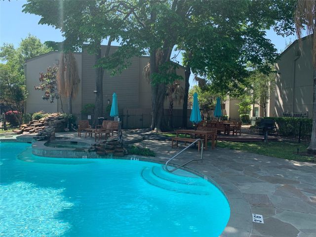 1100 Augusta Drive 18, Houston, TX 77057