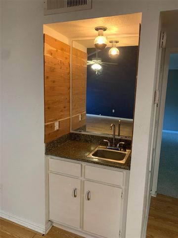 1100 Augusta Drive 18, Houston, TX 77057