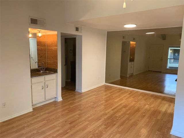 1100 Augusta Drive 18, Houston, TX 77057