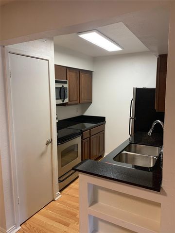 1100 Augusta Drive 18, Houston, TX 77057