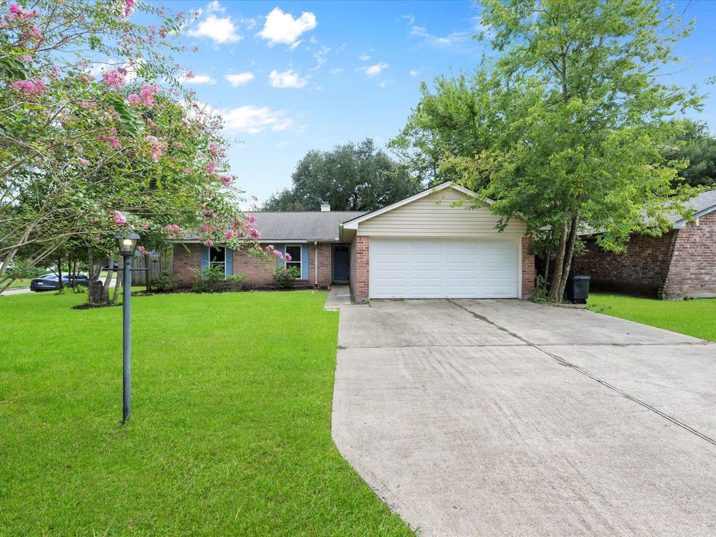 5323 Abercreek Avenue, Friendswood, TX 77546