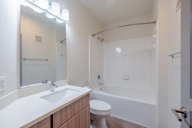 8515 S Interstate 35 RD 04116, Austin, TX 78744