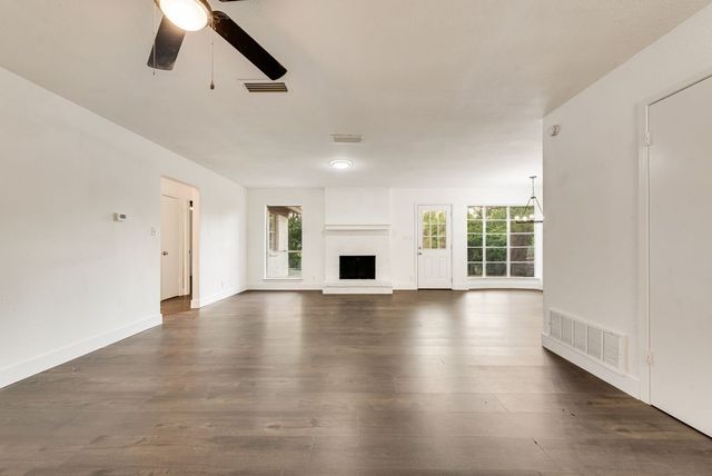 1614 Brent Court, Grand Prairie, TX 75051