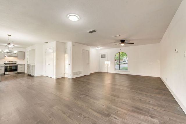 1614 Brent Court, Grand Prairie, TX 75051