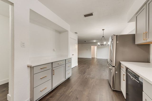 1614 Brent Court, Grand Prairie, TX 75051