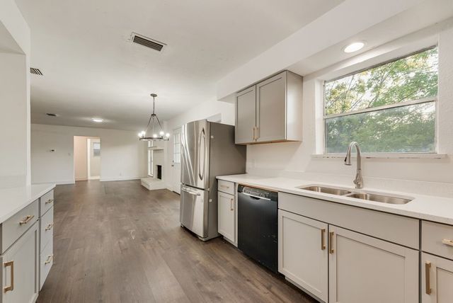 1614 Brent Court, Grand Prairie, TX 75051