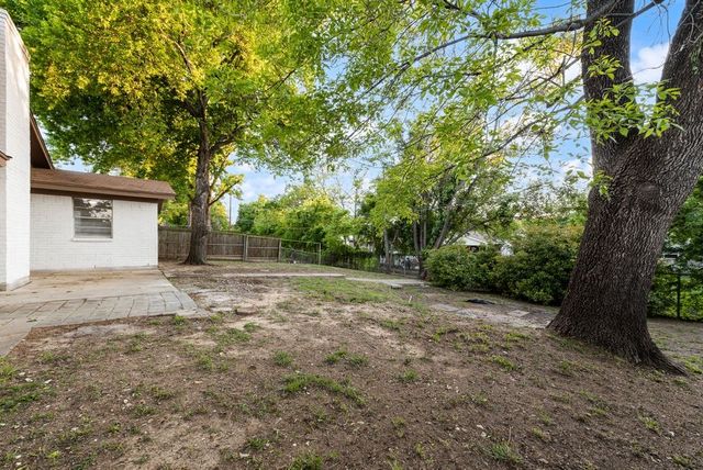 1614 Brent Court, Grand Prairie, TX 75051