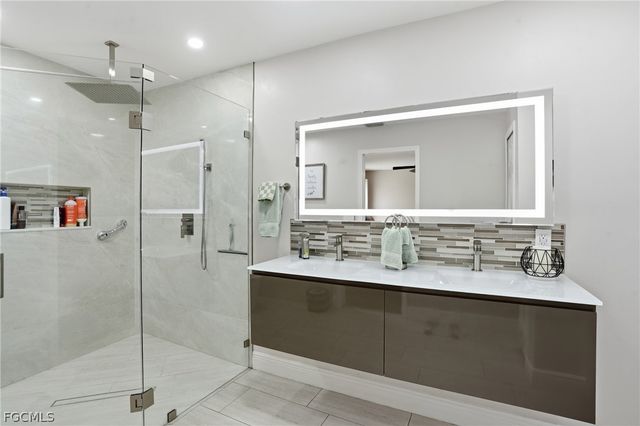 2120 SW 15th ST, Cape Coral, FL 33991