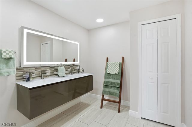 2120 SW 15th ST, Cape Coral, FL 33991