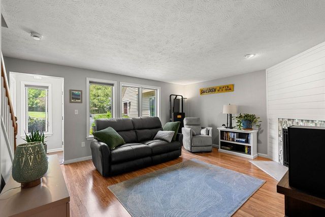 5 Westminster Drive, Nashua, NH 03064