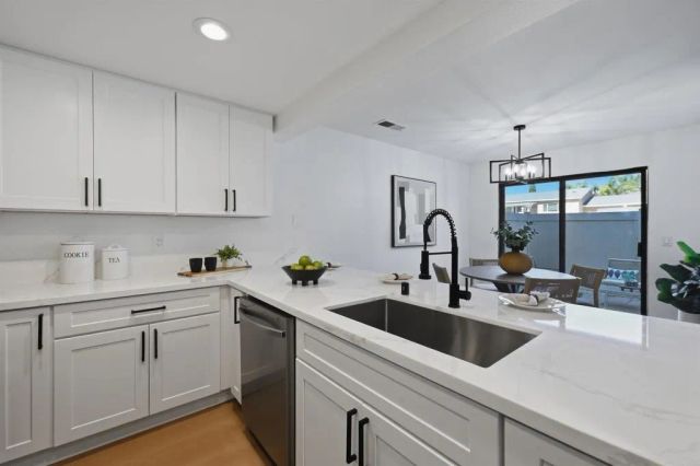 376 Forest Place, Vista, CA 92083