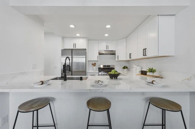 376 Forest Place, Vista, CA 92083
