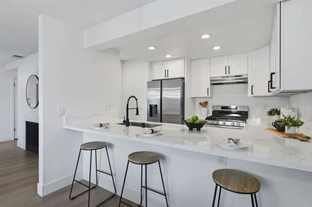 376 Forest Place, Vista, CA 92083