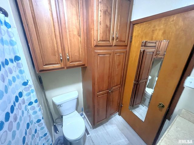 12563 Saraville Road, Marion, IL 62959