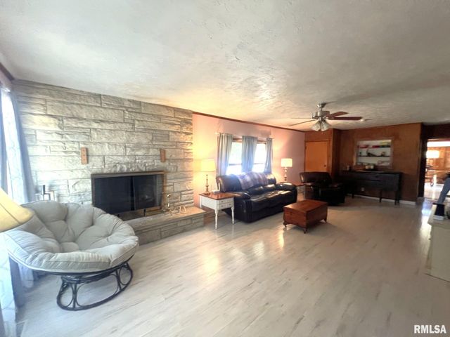 12563 Saraville Road, Marion, IL 62959