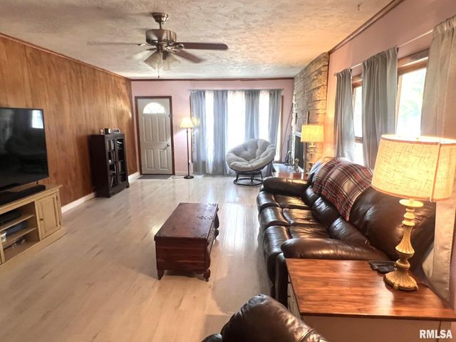 12563 Saraville Road, Marion, IL 62959