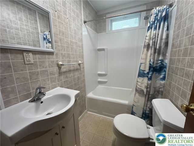 828 Lincoln Avenue, Northampton Boro, PA 18067