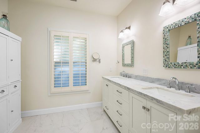 432 Raintree Drive, Matthews, NC 28104