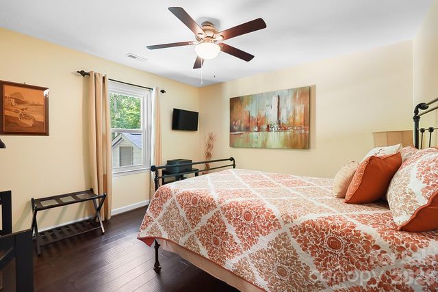 432 Raintree Drive, Matthews, NC 28104