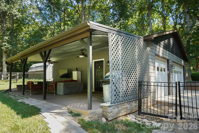 432 Raintree Drive, Matthews, NC 28104