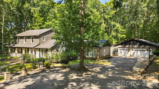 432 Raintree Drive, Matthews, NC 28104