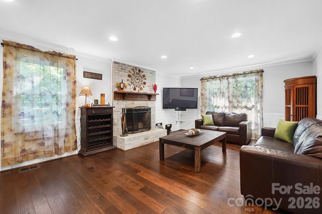 432 Raintree Drive, Matthews, NC 28104