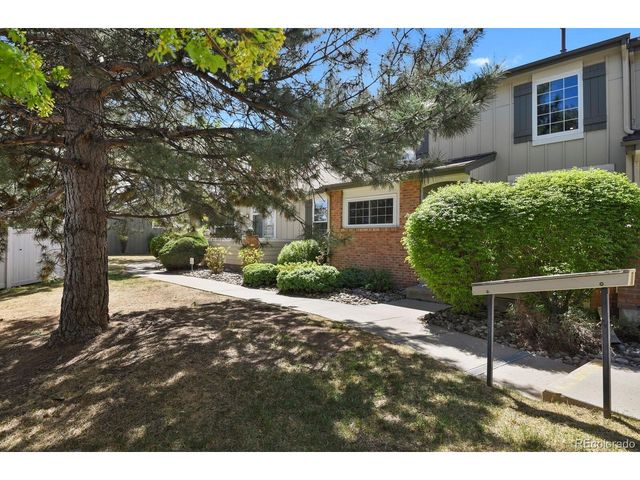 858 S Granby Cir, Aurora, CO 80012