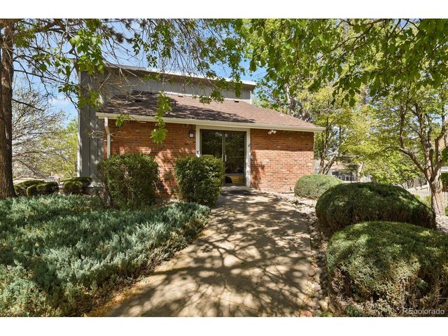 858 S Granby Cir, Aurora, CO 80012