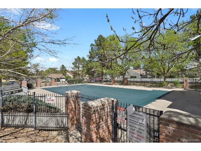 858 S Granby Cir, Aurora, CO 80012