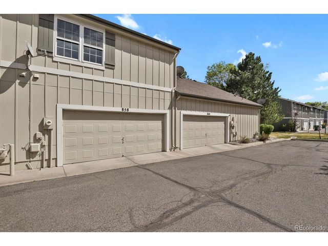 858 S Granby Cir, Aurora, CO 80012