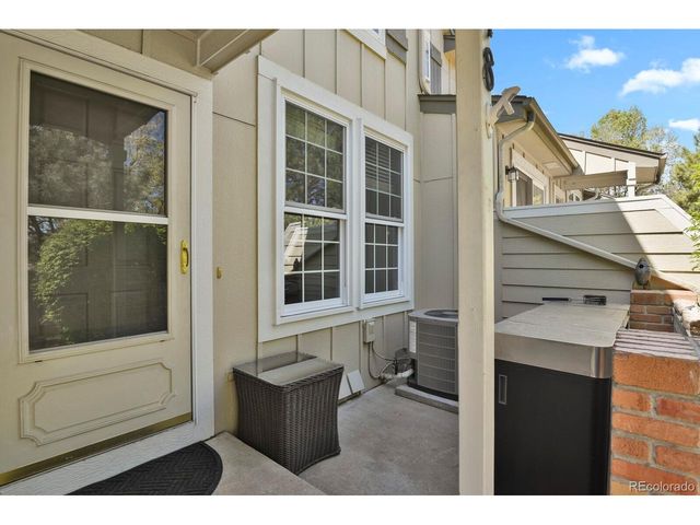 858 S Granby Cir, Aurora, CO 80012