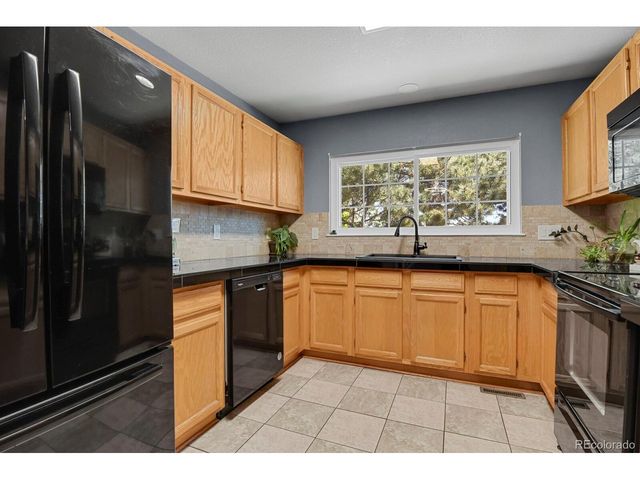 858 S Granby Cir, Aurora, CO 80012