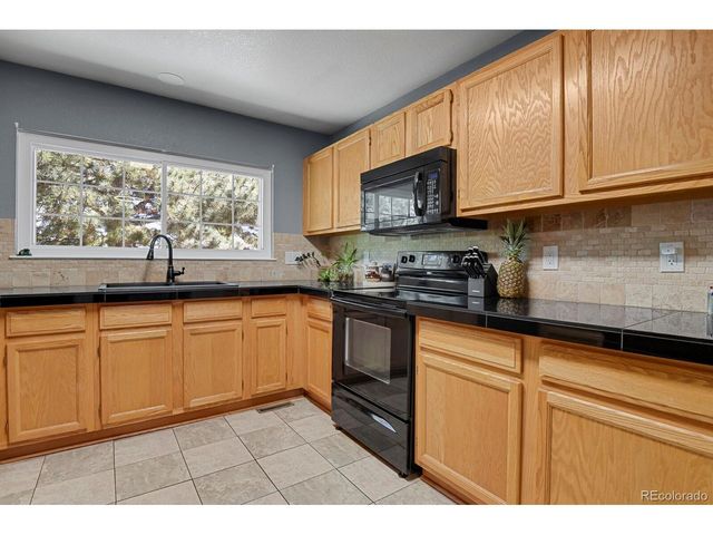 858 S Granby Cir, Aurora, CO 80012