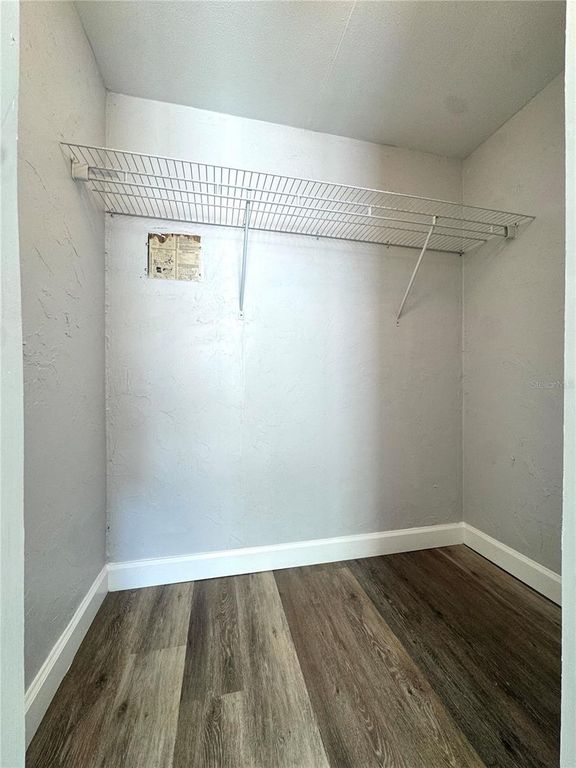 Image 12 of property listing at 4822 ROLLING MEADOW DRIVE, Lakeland, FL 33810