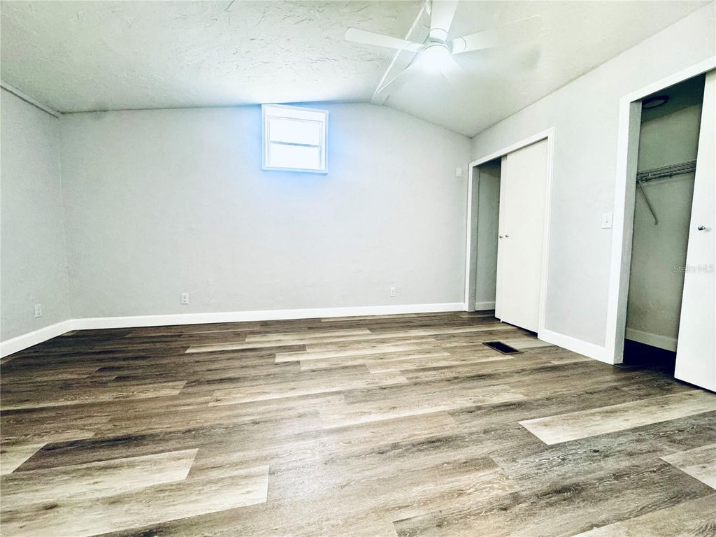 Image 15 of property listing at 4822 ROLLING MEADOW DRIVE, Lakeland, FL 33810