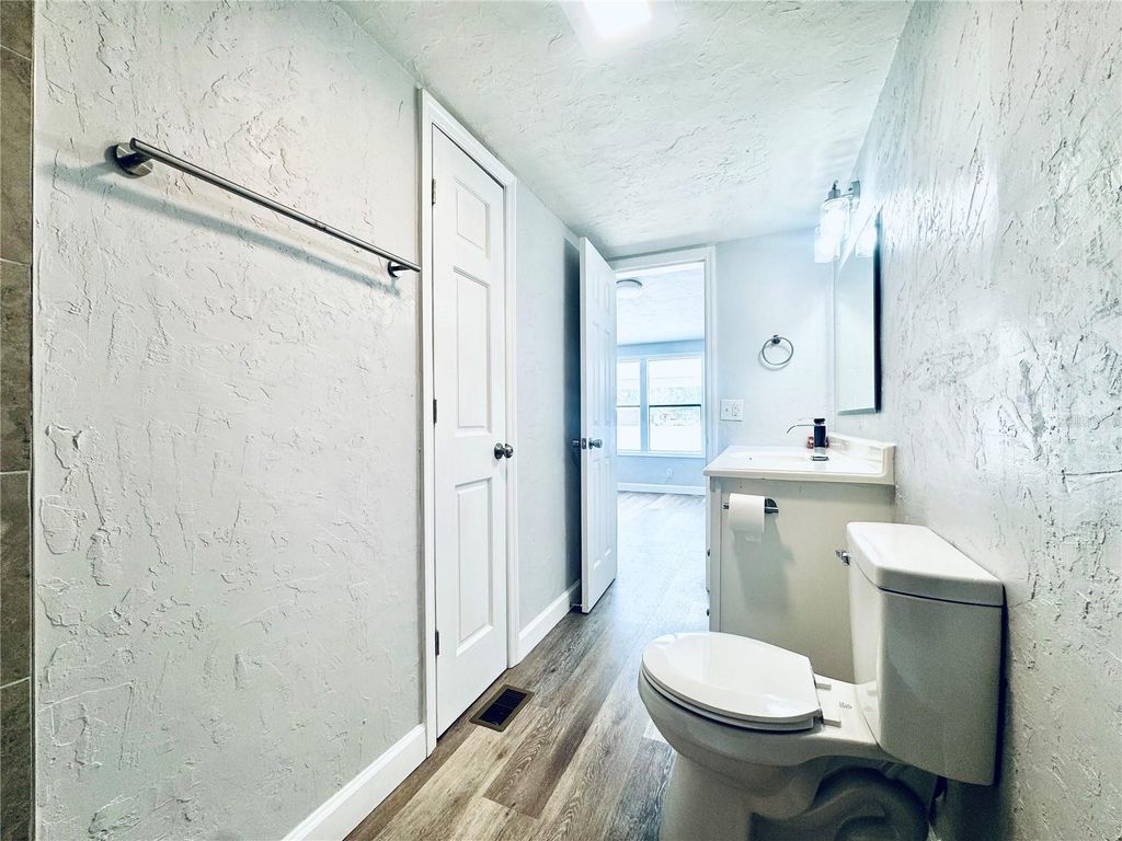 Image 16 of property listing at 4822 ROLLING MEADOW DRIVE, Lakeland, FL 33810