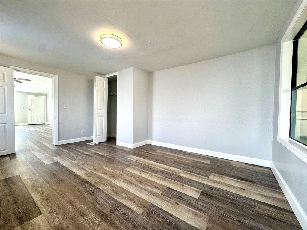 Image 18 of property listing at 4822 ROLLING MEADOW DRIVE, Lakeland, FL 33810