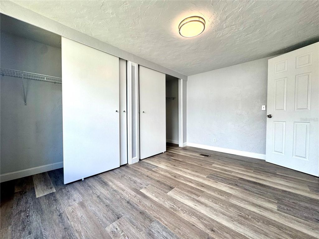 Image 24 of property listing at 4822 ROLLING MEADOW DRIVE, Lakeland, FL 33810