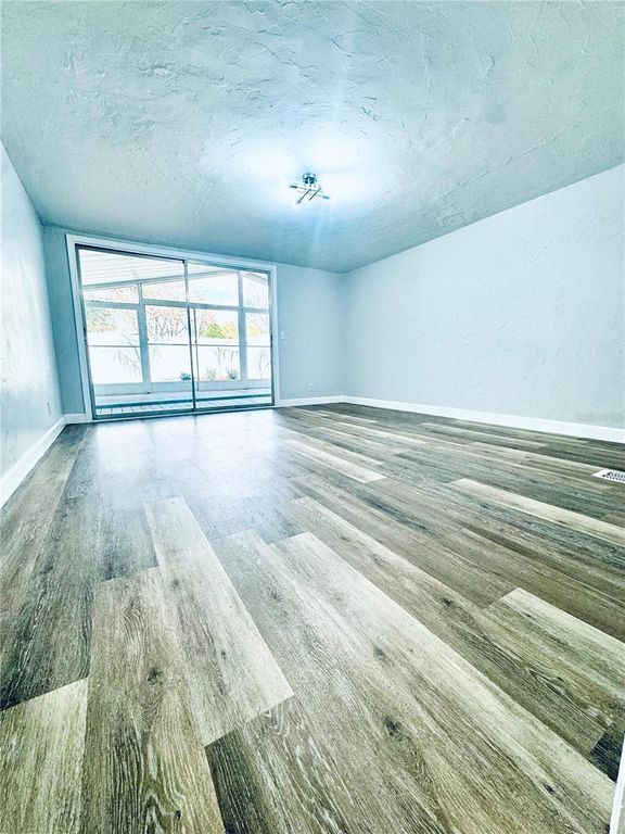 Image 27 of property listing at 4822 ROLLING MEADOW DRIVE, Lakeland, FL 33810