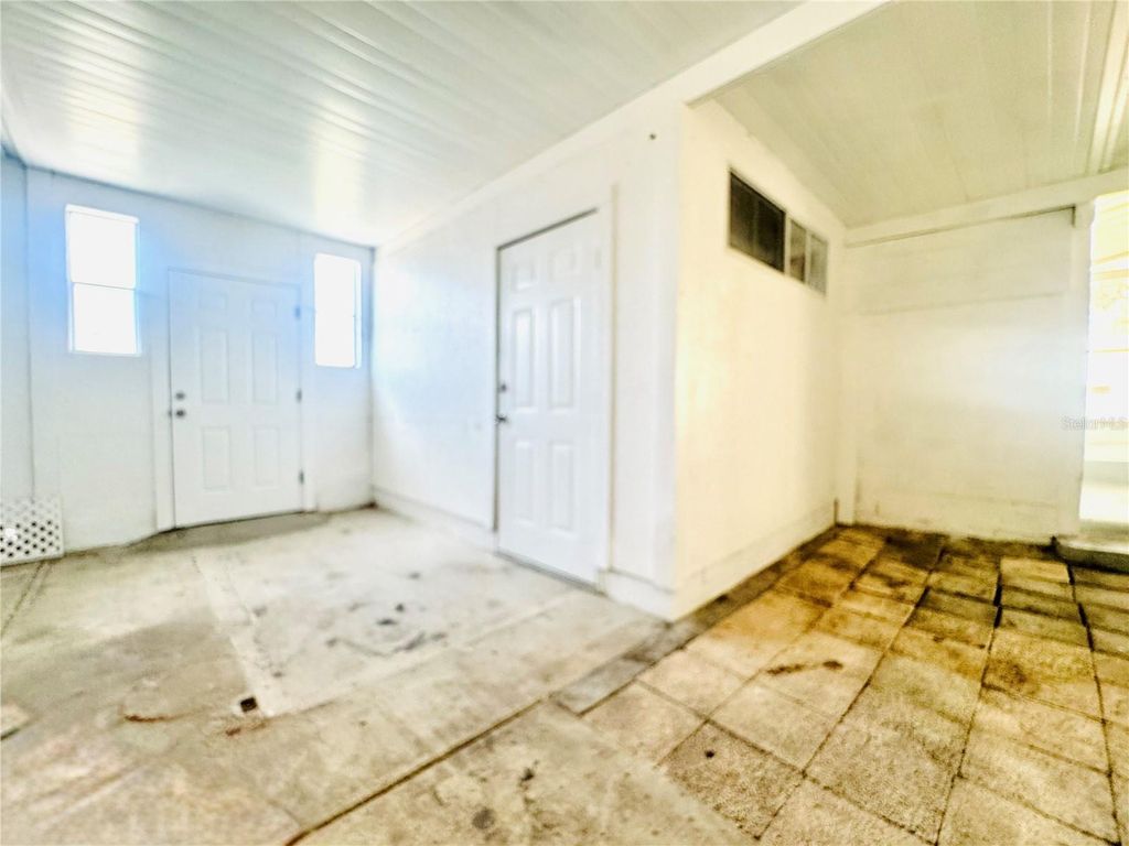 Image 30 of property listing at 4822 ROLLING MEADOW DRIVE, Lakeland, FL 33810