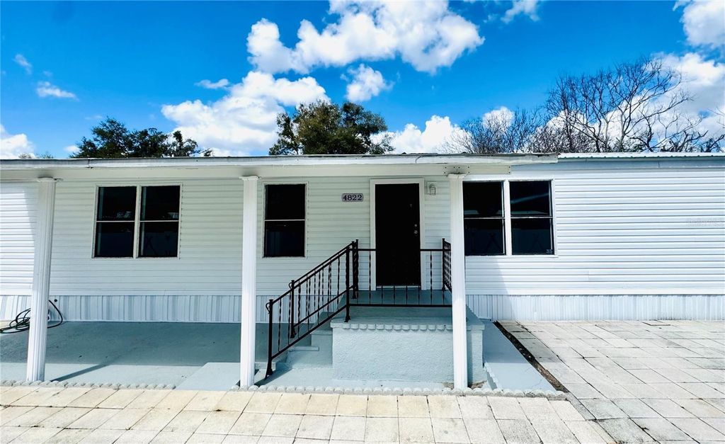 Image 4 of property listing at 4822 ROLLING MEADOW DRIVE, Lakeland, FL 33810