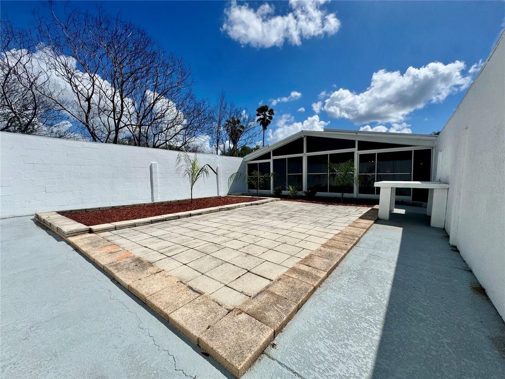 Image 35 of property listing at 4822 ROLLING MEADOW DRIVE, Lakeland, FL 33810