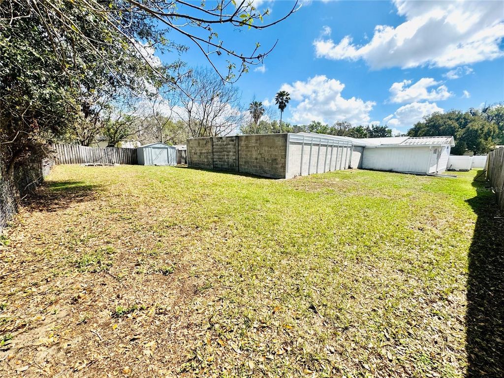 Image 38 of property listing at 4822 ROLLING MEADOW DRIVE, Lakeland, FL 33810