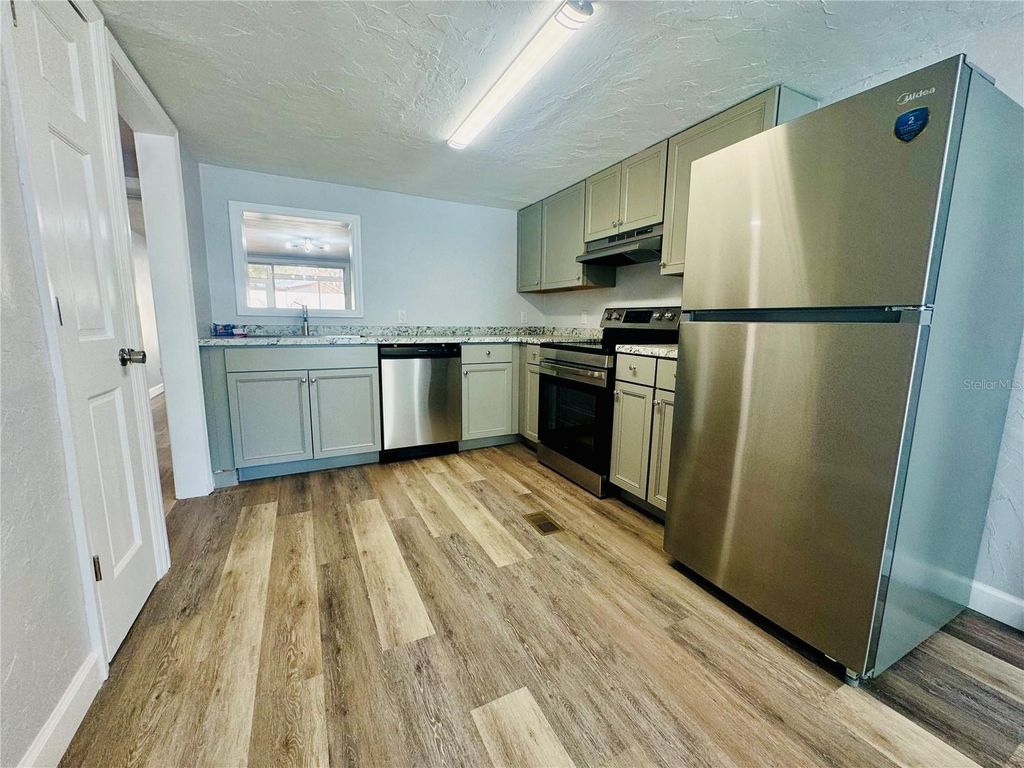 Image 9 of property listing at 4822 ROLLING MEADOW DRIVE, Lakeland, FL 33810