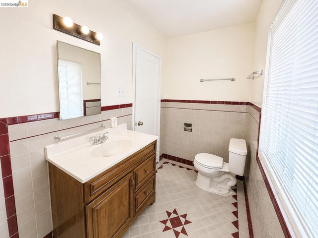 1313 Curtis St, Berkeley, CA 94702