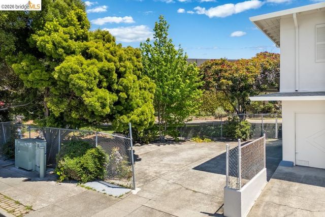1313 Curtis St, Berkeley, CA 94702